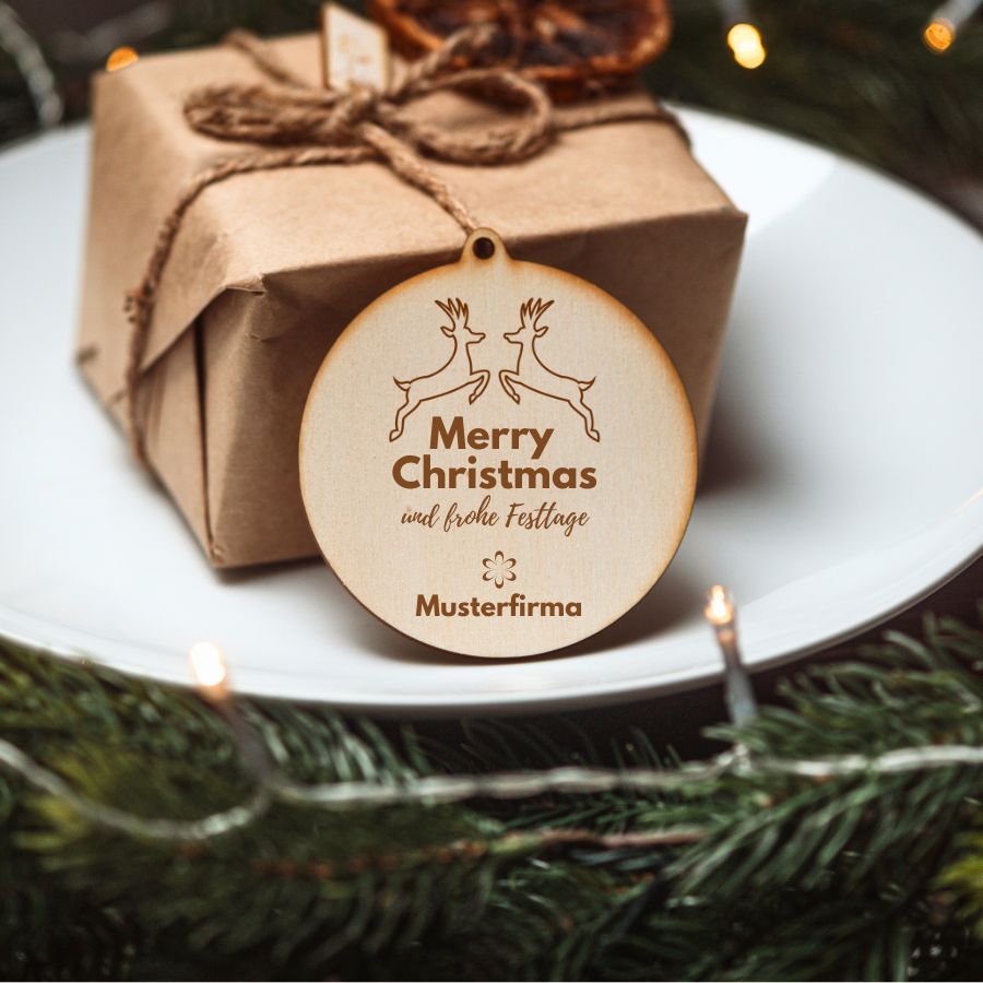 10 x Holz Christbaumkugel mit "Merry Christmas & frohe Festtage" – Individuelle Logo-Gravur